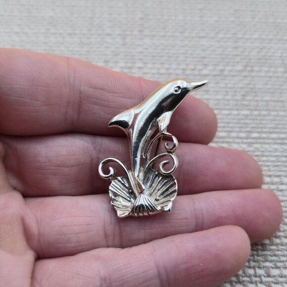 Jewelry - Sterling Silver Jumping Dolphin Animal Pin Brooch A5974